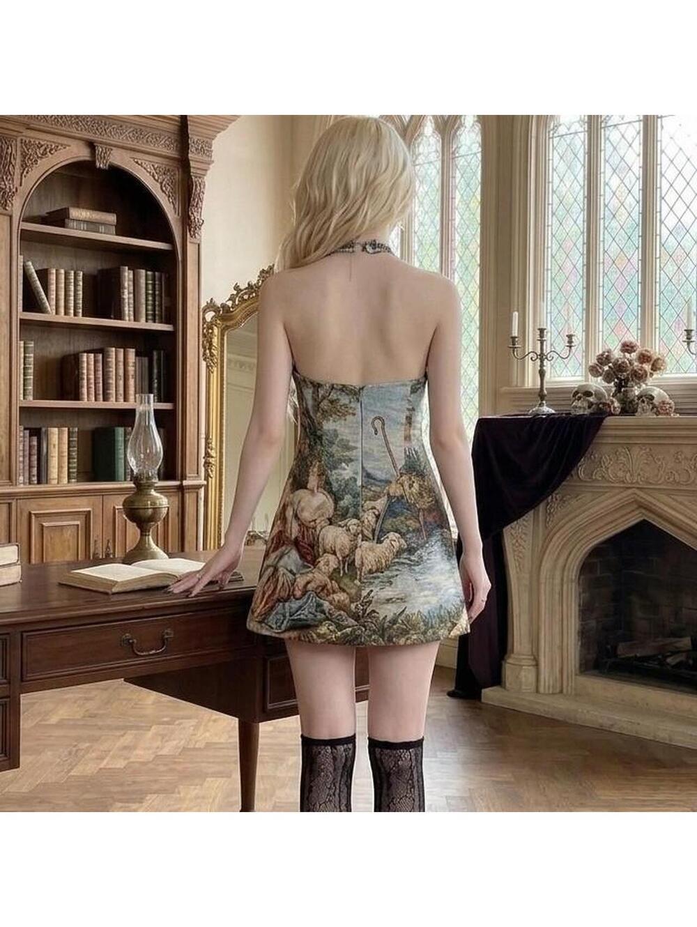 Mini dress with a Renaissance design. - Picture 3 of 3